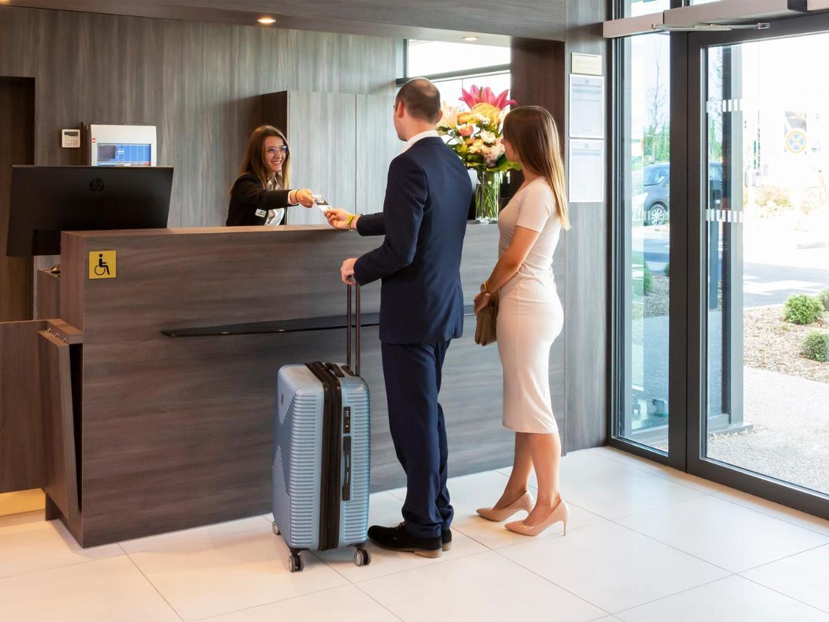 Hotel Roi Soleil Prestige Plaisir - St Quentin Экстерьер фото