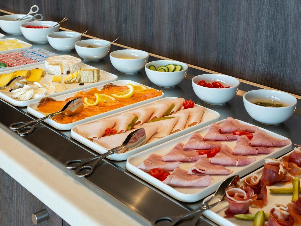 Hotel Roi Soleil Prestige Plaisir - St Quentin Экстерьер фото