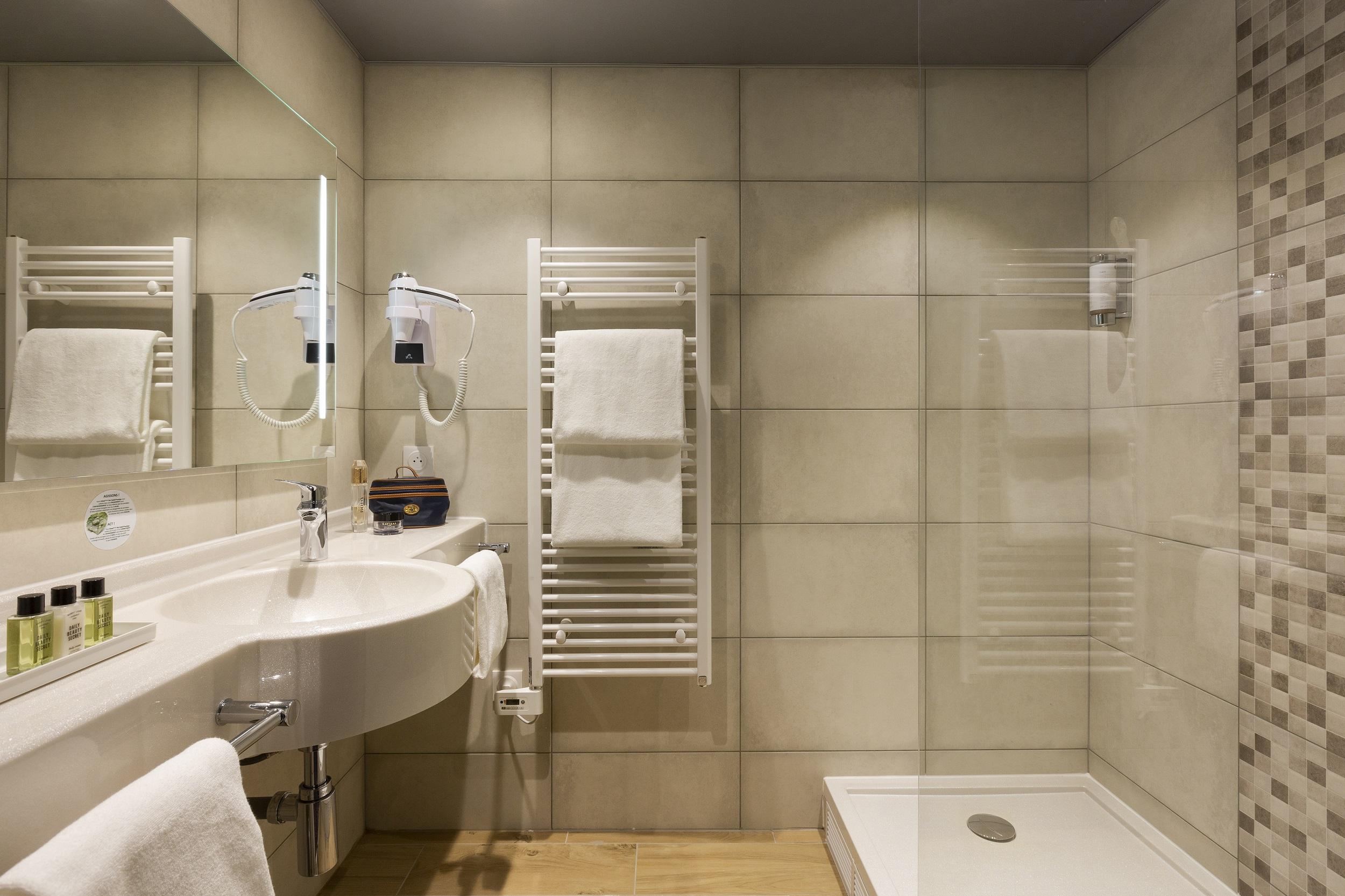 Hotel Roi Soleil Prestige Plaisir - St Quentin Экстерьер фото