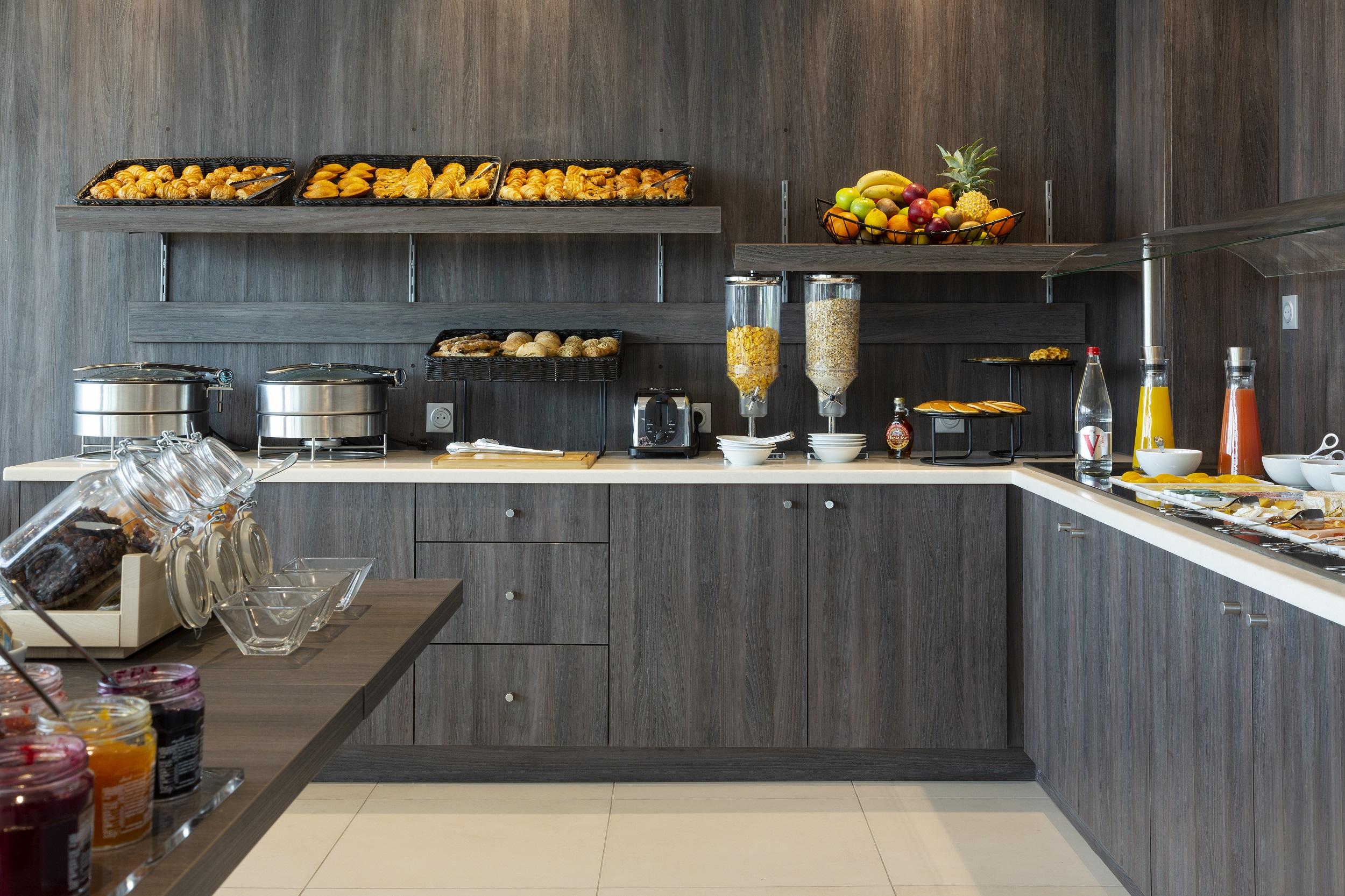 Hotel Roi Soleil Prestige Plaisir - St Quentin Экстерьер фото