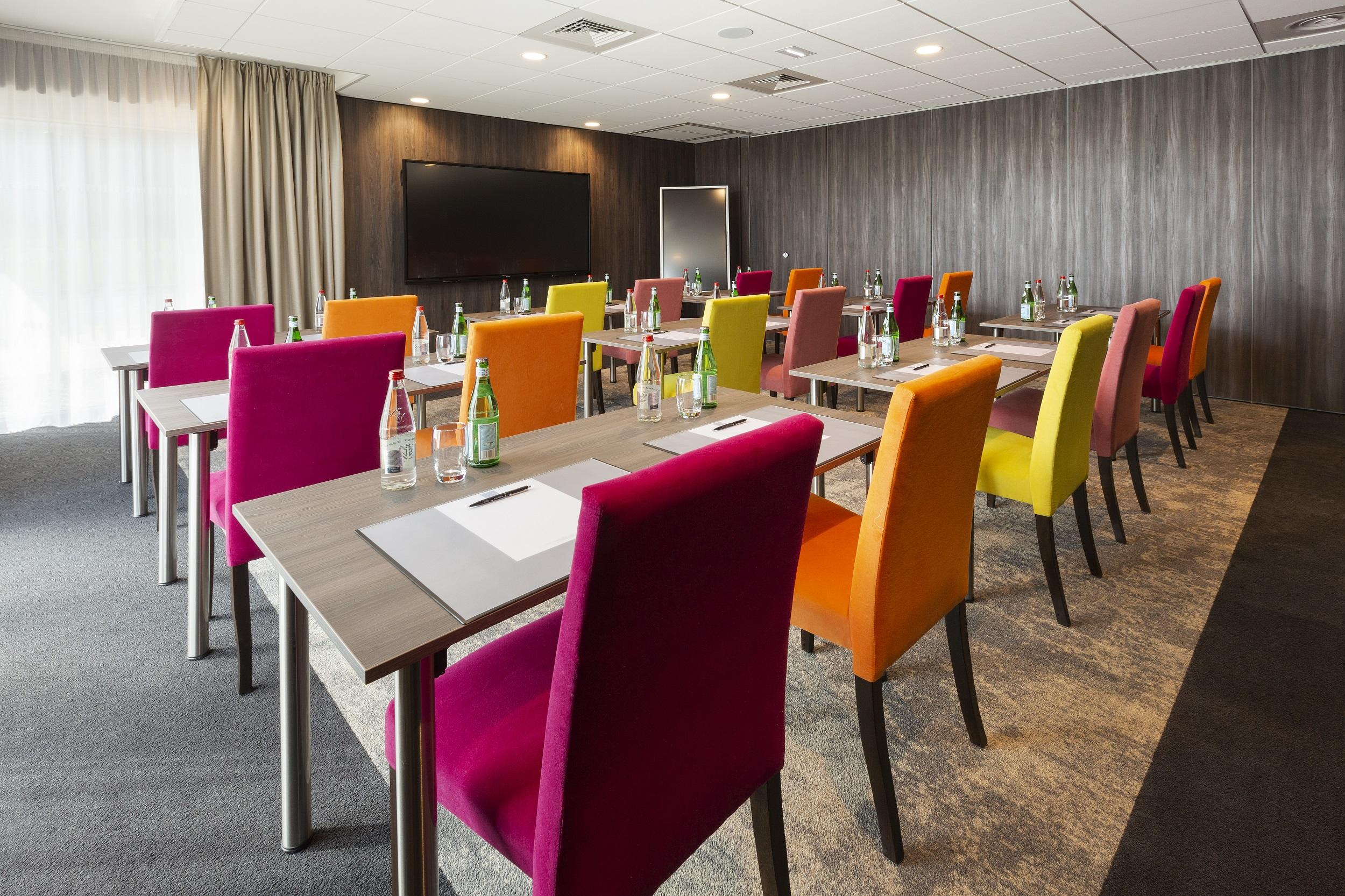 Hotel Roi Soleil Prestige Plaisir - St Quentin Экстерьер фото