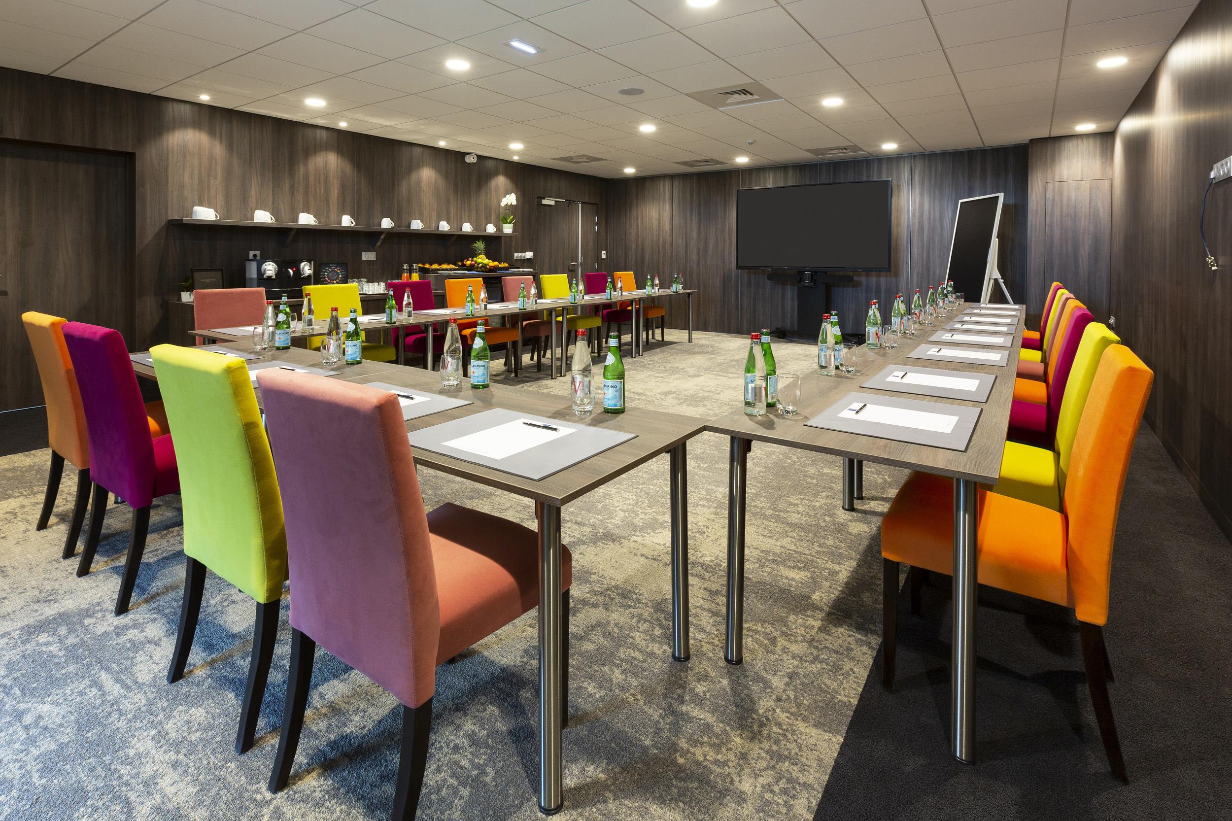 Hotel Roi Soleil Prestige Plaisir - St Quentin Экстерьер фото